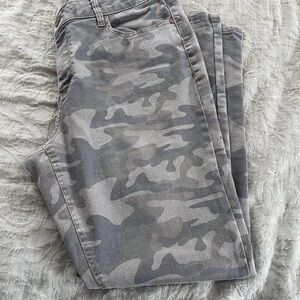 a.n.a Dark Green Camouflage 90’s Grunge Streetwear Skinny Jeggings Size 16